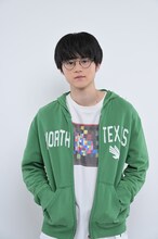 鈴鹿央士扮する柏木心。