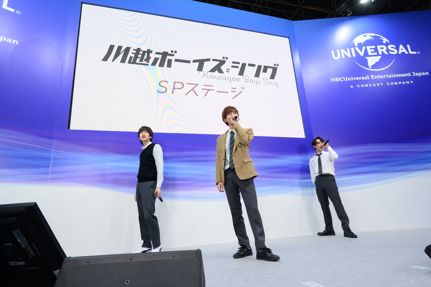 「On the Set」のパフォーマンスの様子。