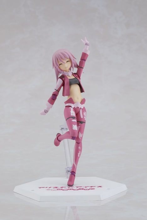 Blu-ray / DVD BOX上巻に付属する比良坂夜露の特典フィギュア。