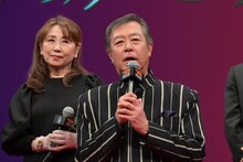 堀之紀（中央）