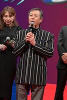 堀之紀（中央）