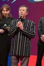 堀之紀（中央）