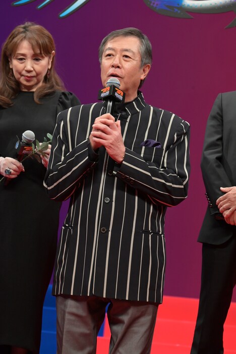 堀之紀（中央）