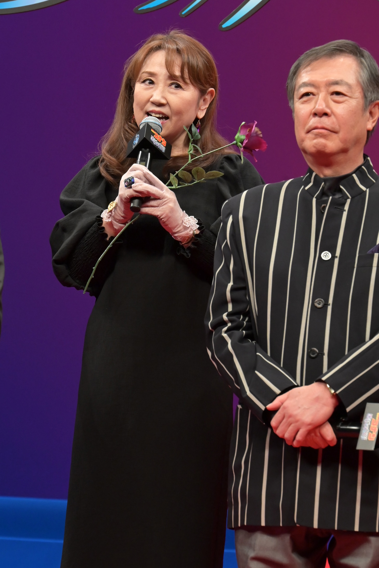 小山茉美（中央）