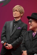 古谷徹（中央）