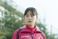 當真あみ演じる楓。