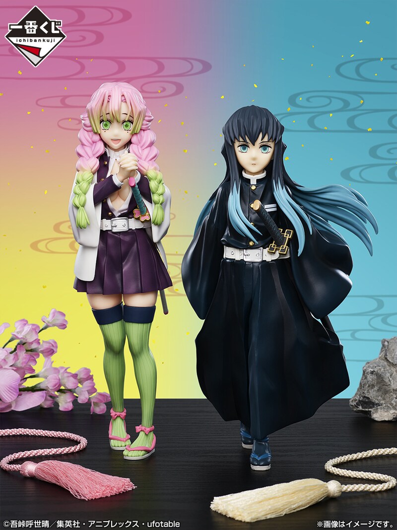 A賞「MASTERLISE 甘露寺蜜璃 フィギュア」（左）とB賞「MASTERLISE 時透無一郎 フィギュア」（右）。