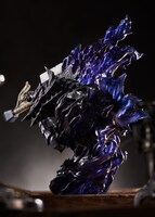 「ベルセルク」42巻特装版に同梱されるガッツ（狂戦士の甲冑）胸像フィギュア。