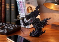 「ベルセルク」42巻特装版に同梱されるガッツ（狂戦士の甲冑）胸像フィギュア。