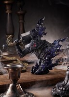 「ベルセルク」42巻特装版に同梱されるガッツ（狂戦士の甲冑）胸像フィギュア。