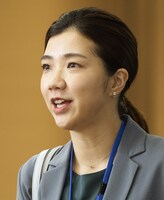 園田咲役の福田麻貴。