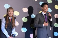 左から高山みなみ、沢村一樹。