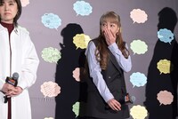 初日の興行収入を聞いて驚く高山みなみ。