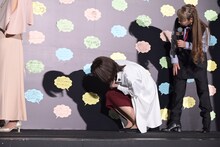 コメントを読む林原めぐみ、高山みなみ。