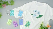 「arti-mate 1ポケットパスケース フラワーモチーフver.」と「arti-mate BIGシルエットTシャツ フラワーモチーフver.」。