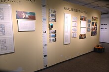 新海誠監督作品「すずめの戸締まり」展の様子。