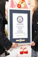 授与された認定証。