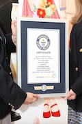 授与された認定証。