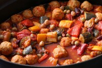 「肉団子と野菜たっぷり！炭鉱街の煮込みスープ」