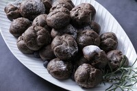 「まっくろシュークリーム」