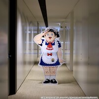 「等身大スタンディ ロボコ」の使用例。