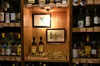 目白田中屋の店内。