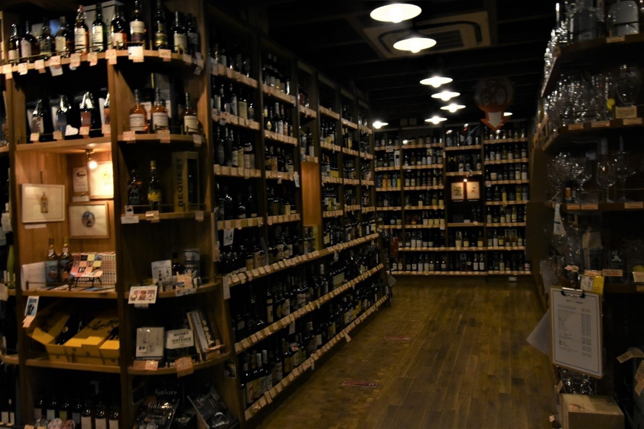 目白田中屋の店内。