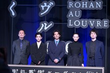 映画「岸辺露伴 ルーヴルへ行く」の完成報告イベントより。左から渡辺一貴監督、長尾謙杜、高橋一生、飯豊まりえ、安藤政信。