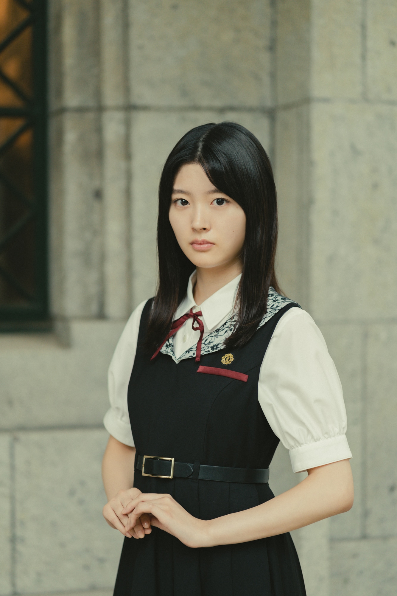 川床明日香扮する間宮夢子。