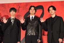 映画「東京リベンジャーズ2 血のハロウィン編 -運命-」舞台挨拶より。左から高杉真宙、北村匠海、吉沢亮。