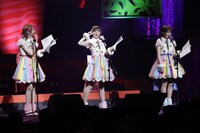 NonSugar。左から太陽ペッパー役の山下七海、真中のん役の田中美海、月川ちり役の大森日雅。