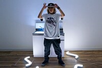 半袖Tシャツの着用イメージ。