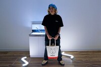 半袖Tシャツ、トートバッグの使用イメージ。