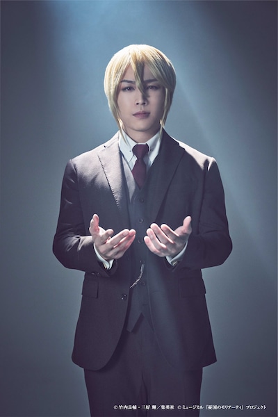 鈴木勝吾扮するウィリアム・ジェームズ・モリアーティ。