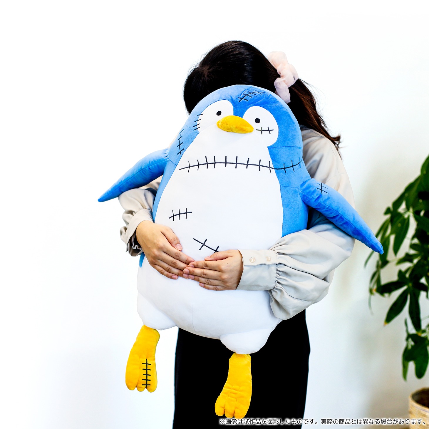「TVアニメ『SPY×FAMILY』ペンギンのぬいぐるみ」の使用イメージ。