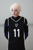 凪誠士郎役の小坂涼太郎。 (c)金城宗幸・ノ村優介・講談社／舞台「ブルーロック」製作委員会