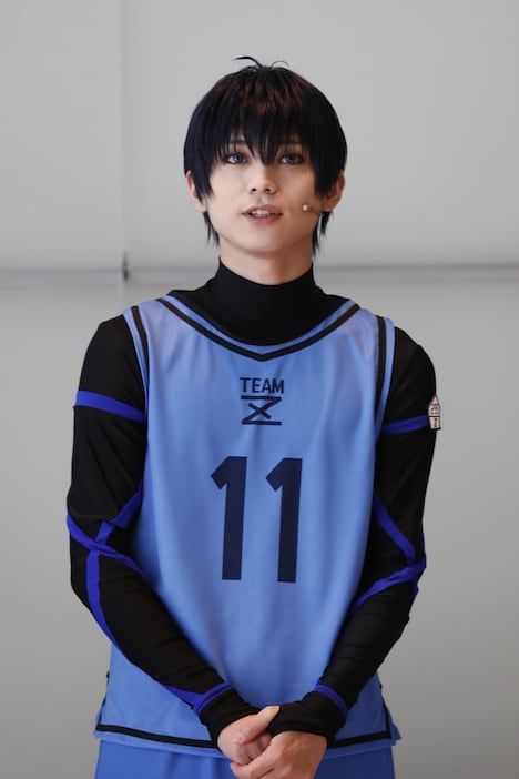 潔世一役の竹中凌平。 (c)金城宗幸・ノ村優介・講談社／舞台「ブルーロック」製作委員会