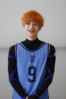 國神錬介役の松田昇大。 (c)金城宗幸・ノ村優介・講談社／舞台「ブルーロック」製作委員会