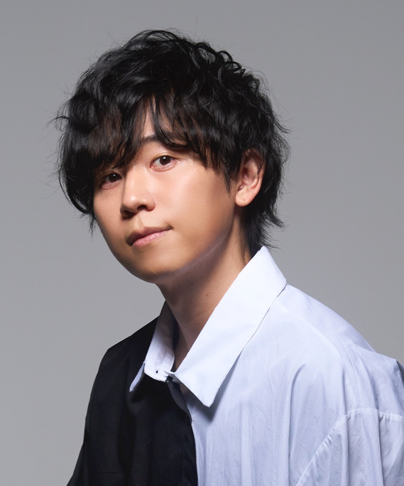 蜂谷紫音役の山下大輝。