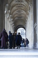 映画「岸辺露伴 ルーヴルへ行く」メイキングカット。