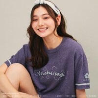 ルームウェアとヘアバンドの着用例。