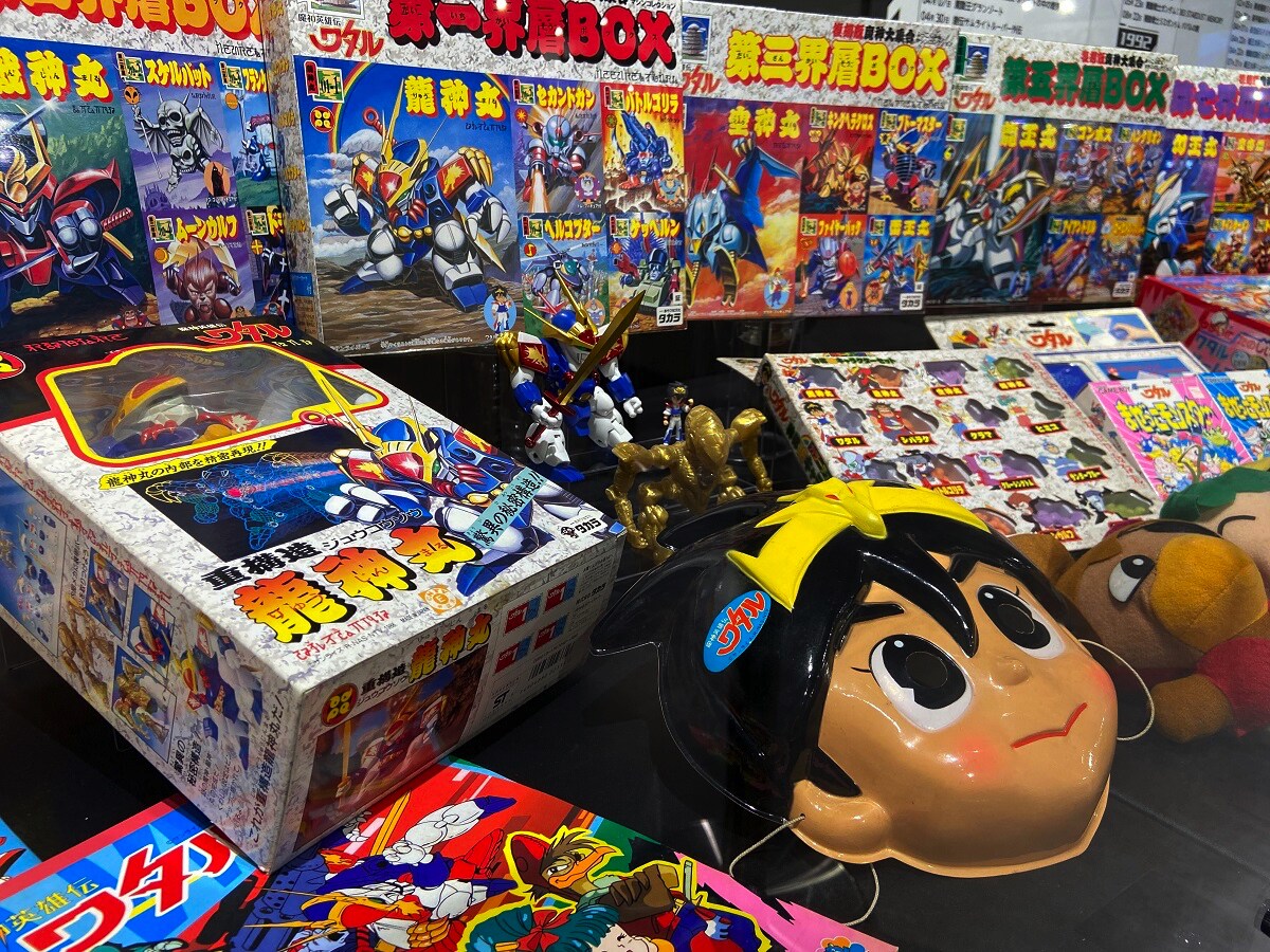 「ワタル」「SDガンダム」などデフォルメロボの魅力を玩具や資料で掘り下げる展示企画