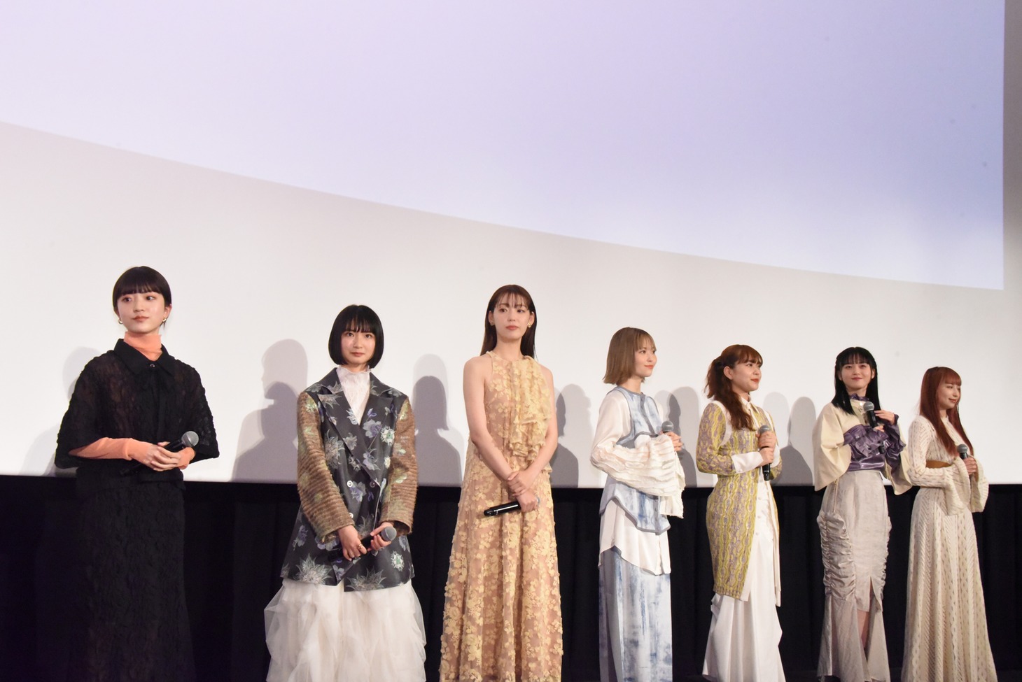 映画「劇場版 推しが武道館いってくれたら死ぬ」の初日舞台挨拶より。