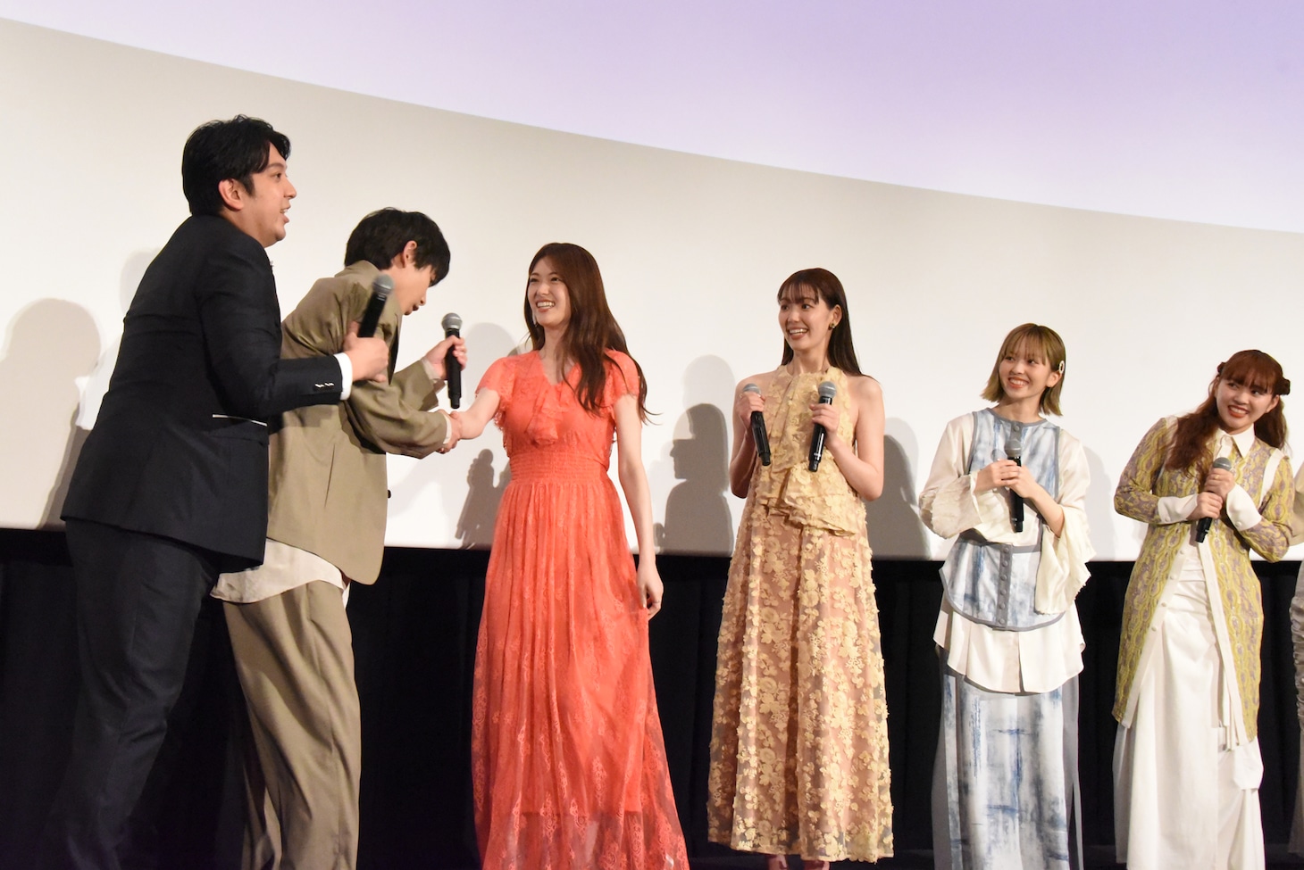 豊田裕大の剥がしに入るジャンボたかお。