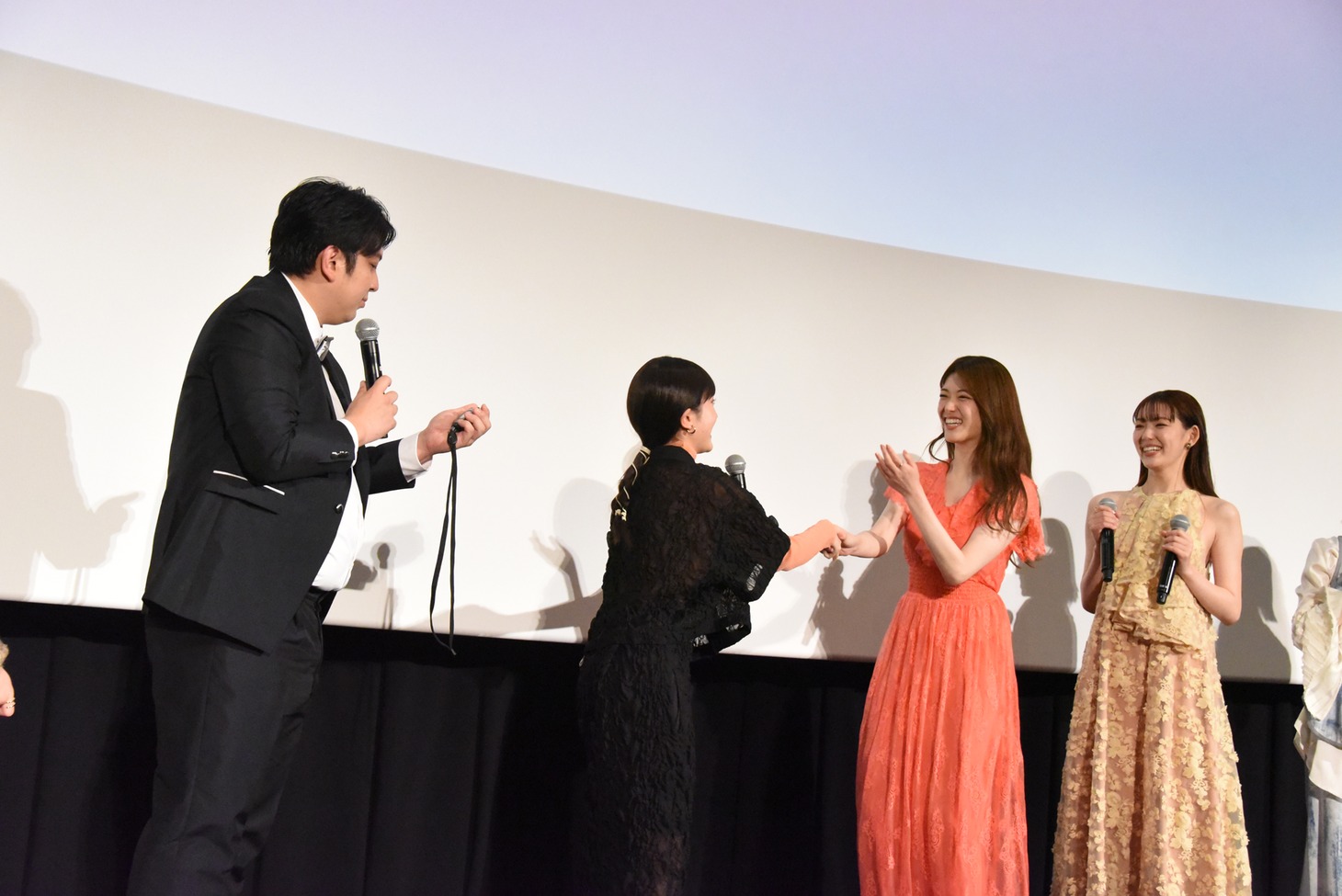 松村沙友理に思いを伝える伊礼姫奈。