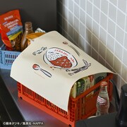 TVアニメ「チェンソーマン」と、イラストレーター・鬼頭祈がコラボしたファブリックポスターの使用イメージ。