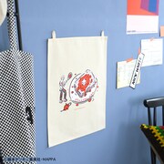 TVアニメ「チェンソーマン」と、イラストレーター・鬼頭祈がコラボしたファブリックポスターの使用イメージ。