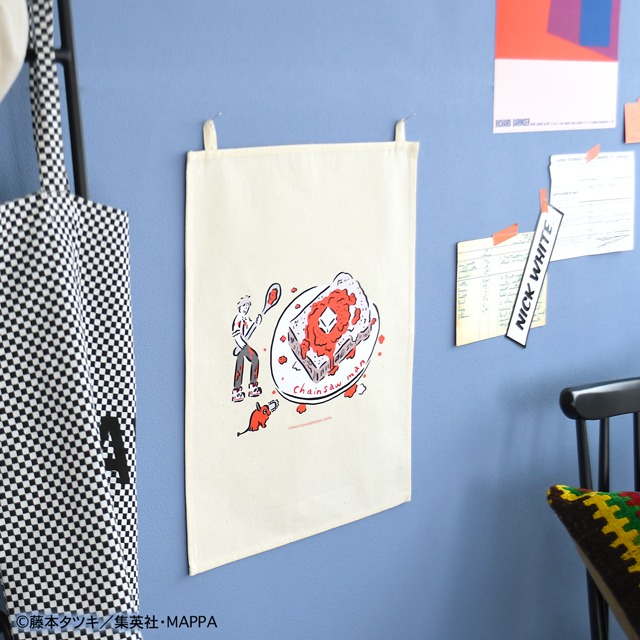 TVアニメ「チェンソーマン」と、イラストレーター・鬼頭祈がコラボしたファブリックポスターの使用イメージ。