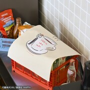 TVアニメ「チェンソーマン」と、イラストレーター・鬼頭祈がコラボしたファブリックポスターの使用イメージ。