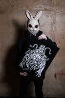 パーカーの着用イメージ。